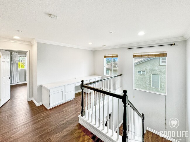 Building Photo - Great 4B/2.5BA House in Vista!