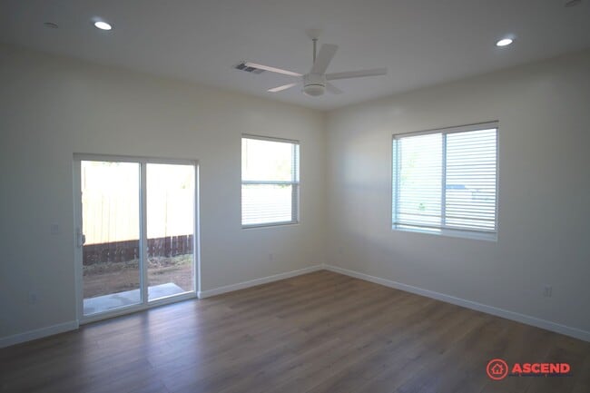 Building Photo - Brand New Home In Tehachapi!