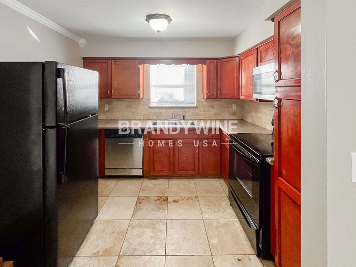 Building Photo - 7227 Stonehurst Rd N