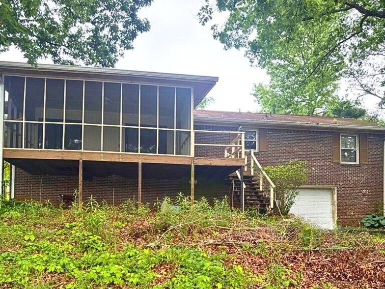 Building Photo - 378 Lakeshore Dr