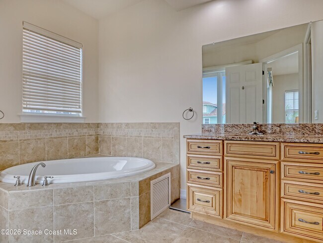 Building Photo - 118 Mediterranean Way