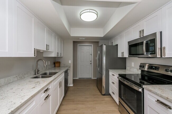 Building Photo - 8630 Indies Dr