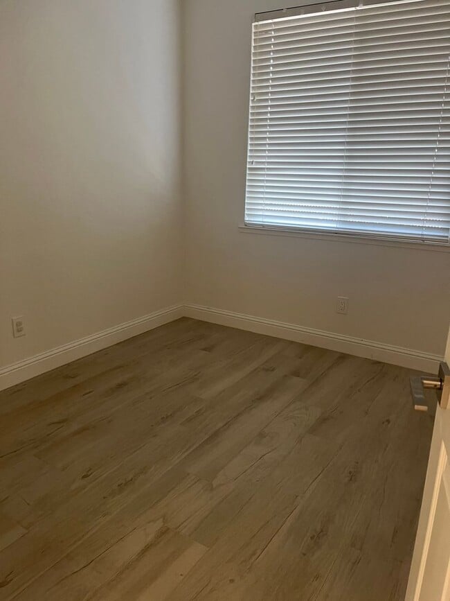 Building Photo - Beautiful Remodel Home in Peggy Heller Sch...