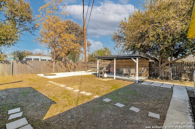 Building Photo - 475 E French Pl