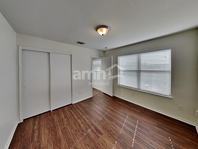 Building Photo - 6202 Roseborough Dr