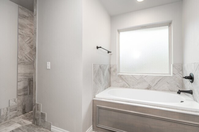 Building Photo - Beautiful Home in Woodland Park