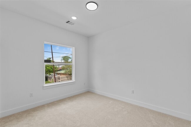 Building Photo - 6186 Eastland St