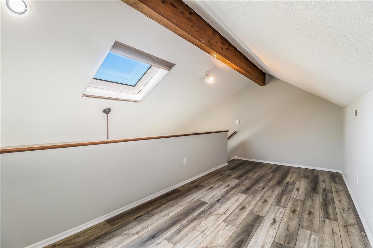 Skylight with shade - 20 Raymond Plz