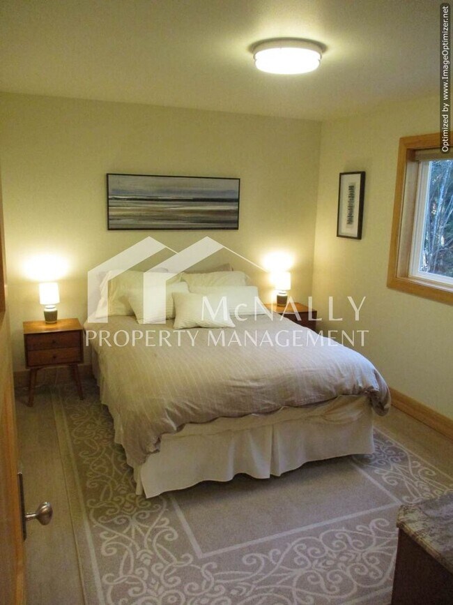 Building Photo - 4208 Forest Beach Dr NW
