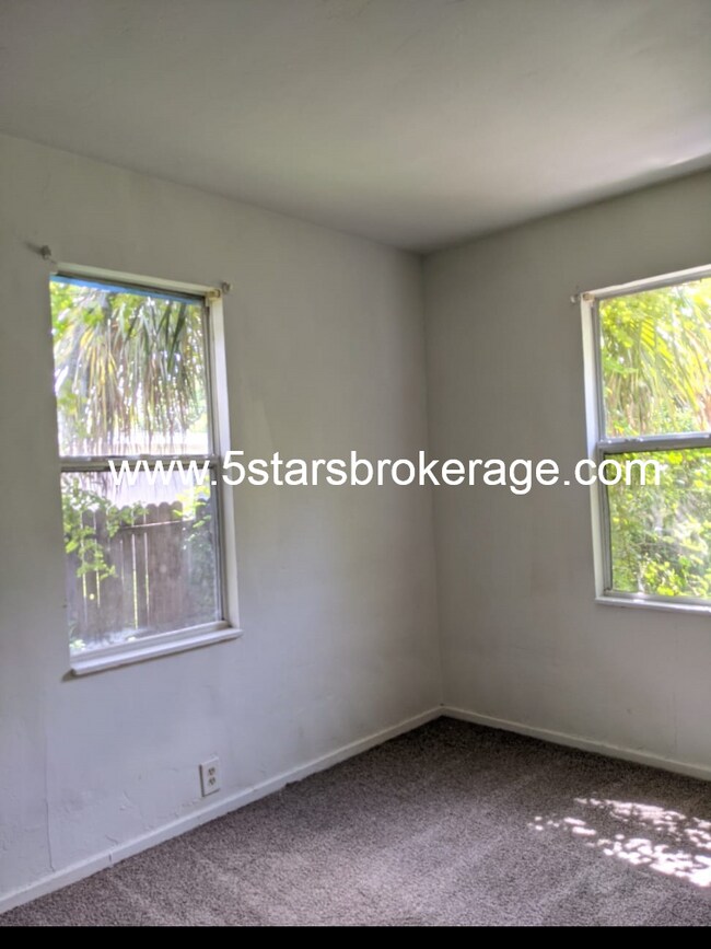 Building Photo - 4654 13th Ave S