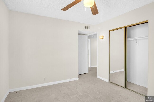 Building Photo - 18411 Hatteras St