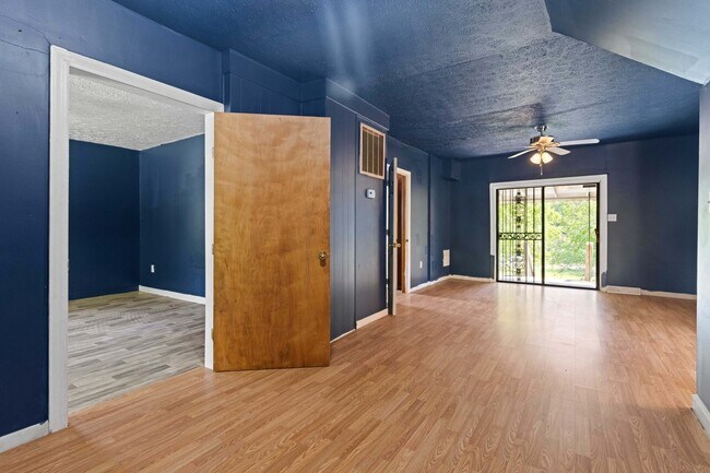 Building Photo - 516 N Center St