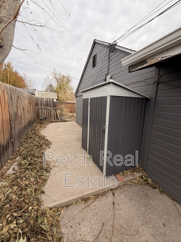 Building Photo - 107 S Kendall St