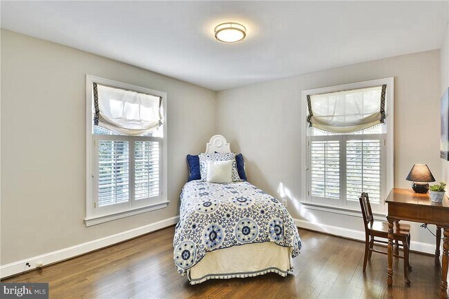 Building Photo - 5330 36th St N