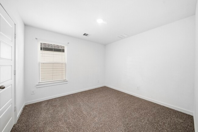 Building Photo - 3014 Skyline Mesa Dr