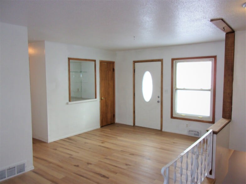 Building Photo - 330 Oakland St