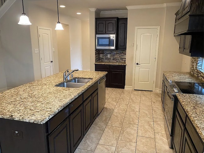 Building Photo - 1006 Jamal Dr