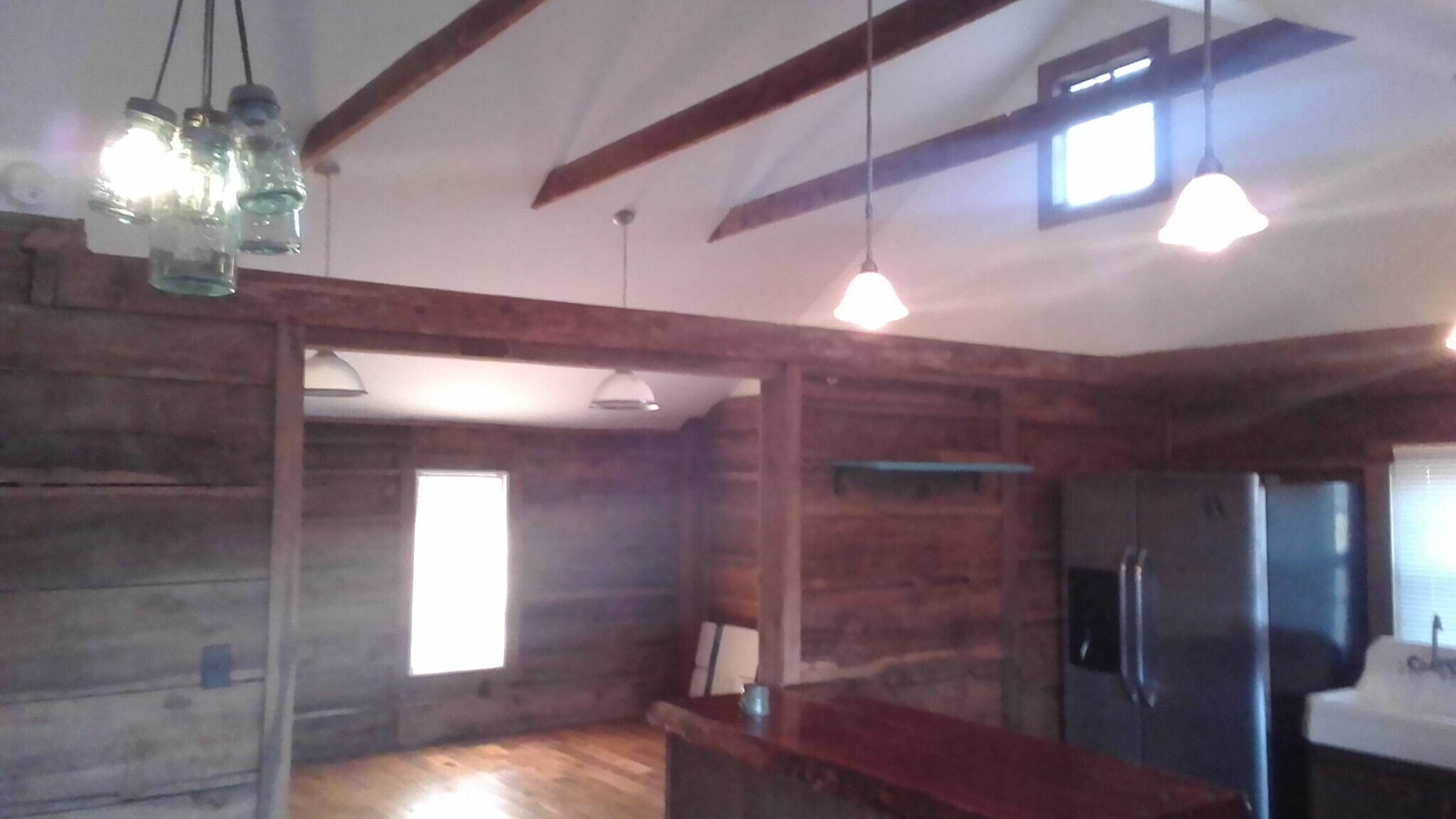 vaulted ceilings - 6832 Piney River Rd N