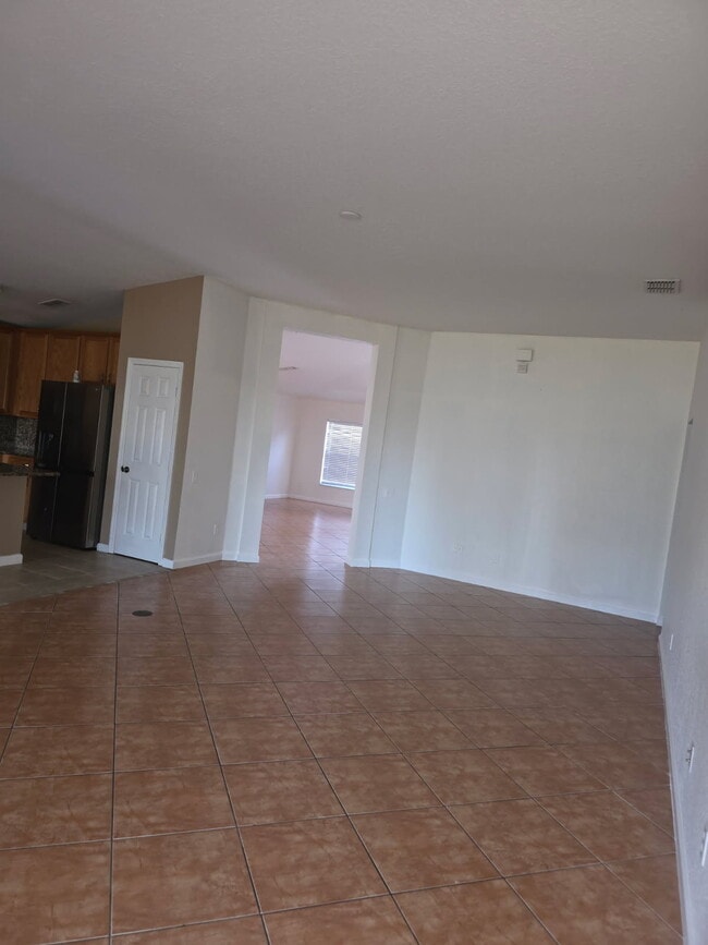 Building Photo - 2225 Granger Ave