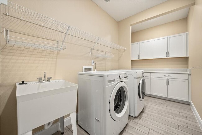 Building Photo - 8348 Vivaro Isle Way