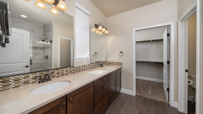 Building Photo - Stunning 4 Bedroom Patio Home in Flying Horse