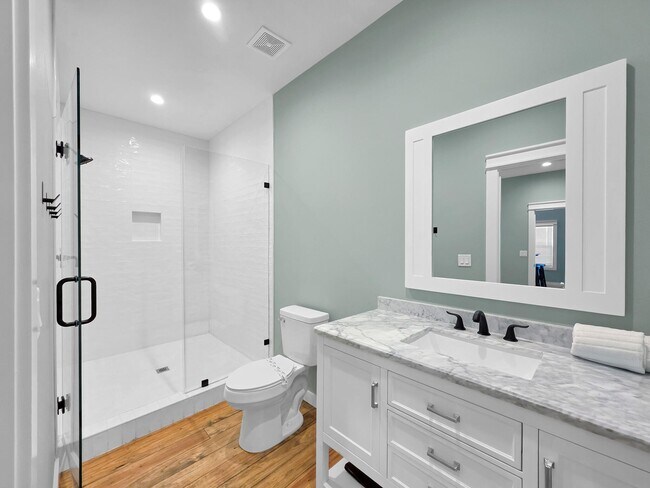 Building Photo - 1032 Sunset Cir