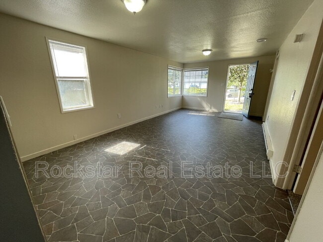 Building Photo - 9714 E 6th Ave