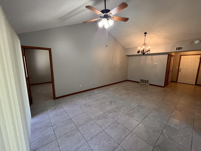 Building Photo - 2904 Alpine Pl