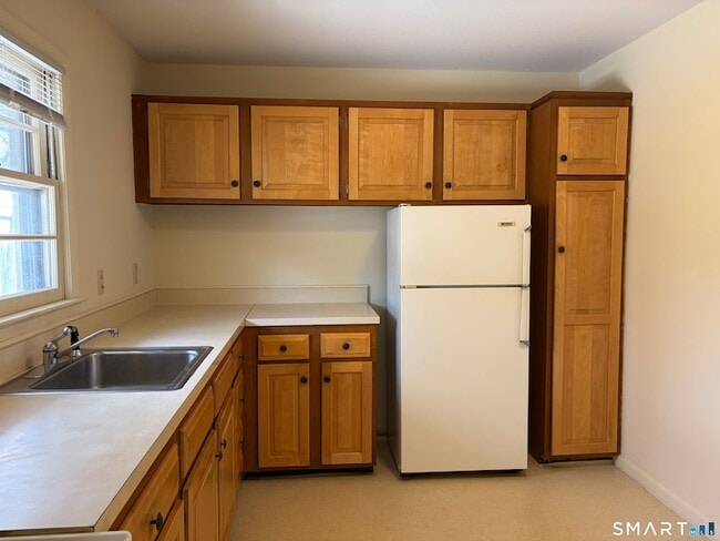 Building Photo - 888 Main St