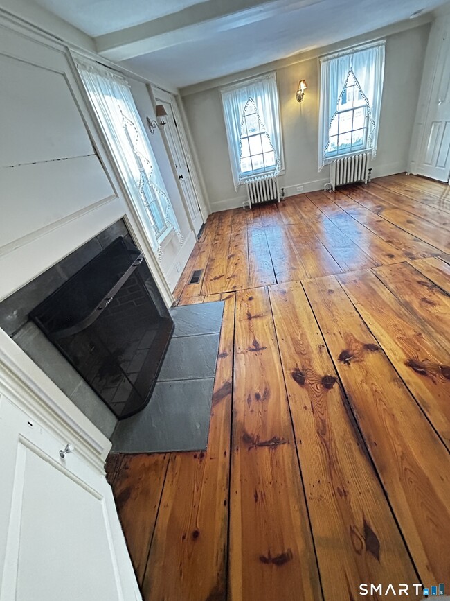 Building Photo - 157 Main St