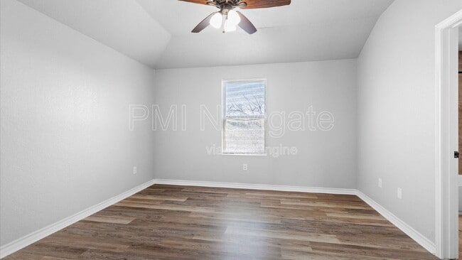 Building Photo - 6962 Lakeview Dr.