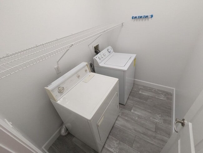 Building Photo - 9303 Gilcrease Ave