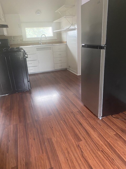 Building Photo - 1108 S Garey Ave