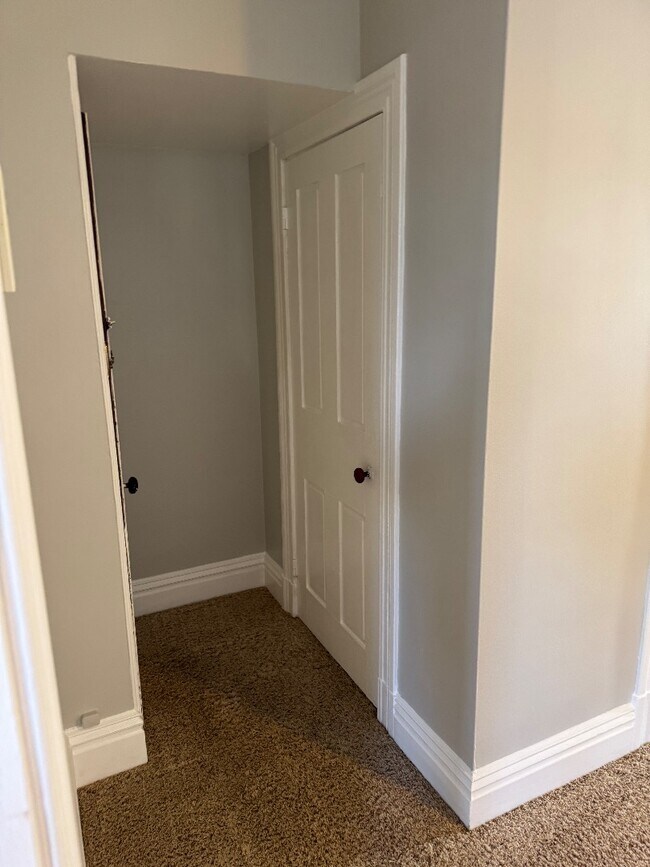 Building Photo - 374 Pine St