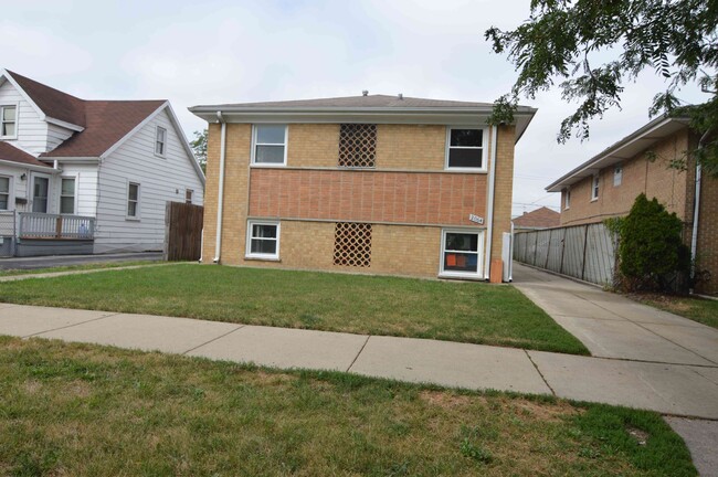 Primary Photo - 2064 N 18th Ave