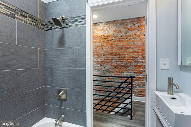 Building Photo - 1449 S 32nd St