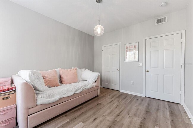 Building Photo - 1203 Bay Club Cir