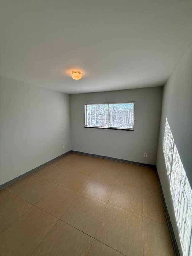 Building Photo - 3 Bedroom 2 Bathroom Granada Hills Home (Main House) Great Location!