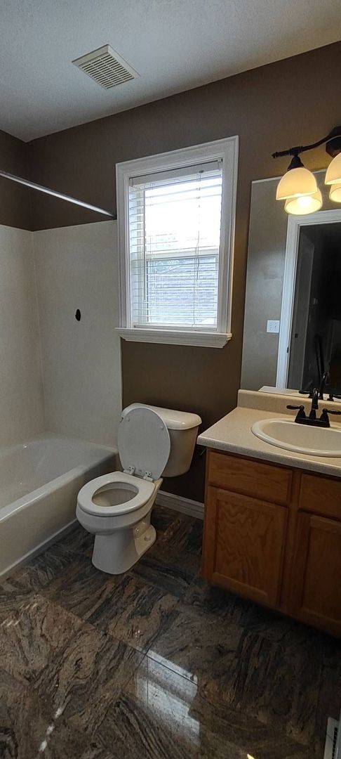 Building Photo - Quaint Home in Eagle Mountain w 2 car garage!