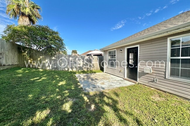 Building Photo - 5593 Shadow Shore Pl