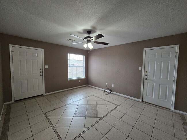 Building Photo - 2710 Alma Dr
