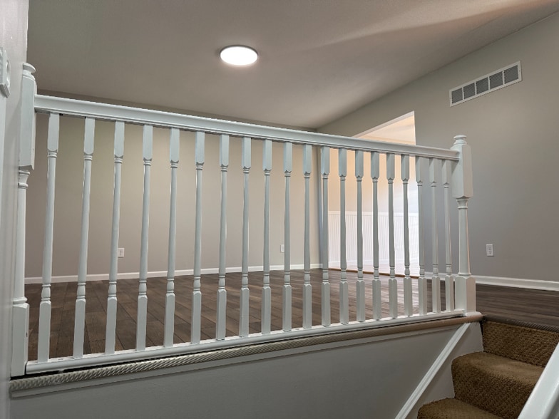 Building Photo - 104 IL-84