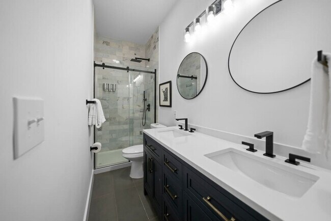 Building Photo - 704 Wayne St