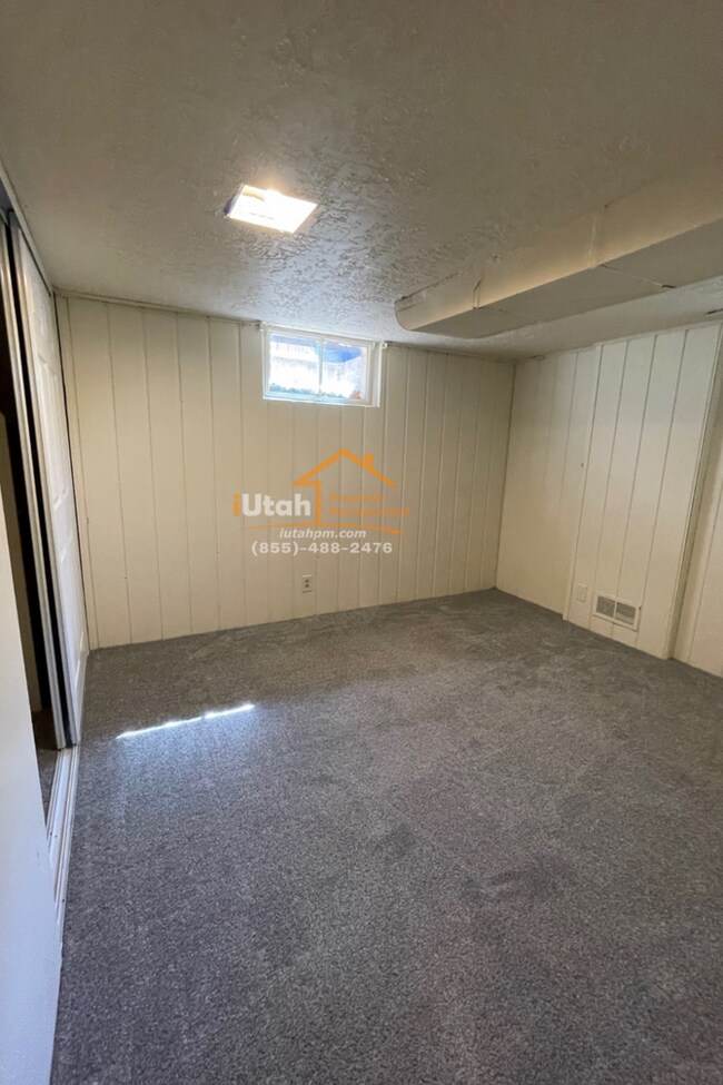 Building Photo - 4 bdrm 2 bth Home