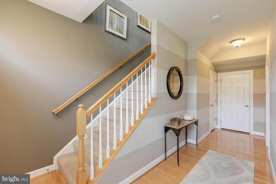 Ground Floor Hallway - 1717 Taymount Ter NE