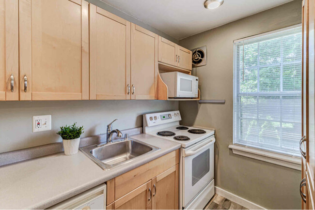 Primary Photo - 109 E Glebe Rd