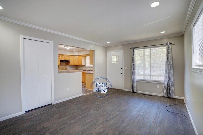 Building Photo - 3717 Larchmont St