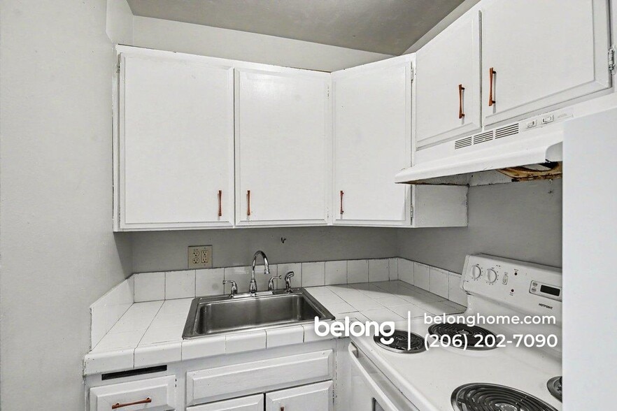 Building Photo - 9454 17th Ave SW