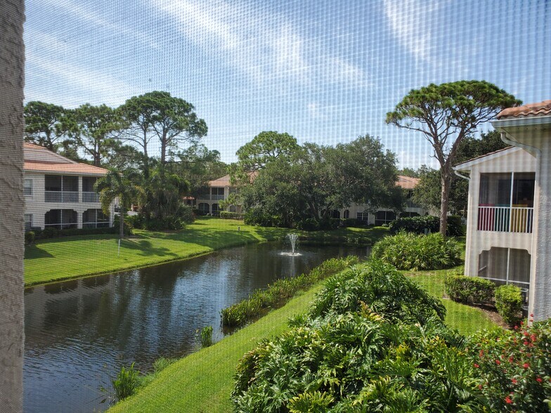 Building Photo - 4220 Central Sarasota Pky