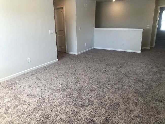 Upstairs Loft - 4536 Hoboken Way